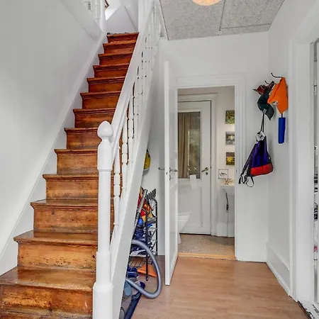 3 Bedroom Amazing In Holiday home